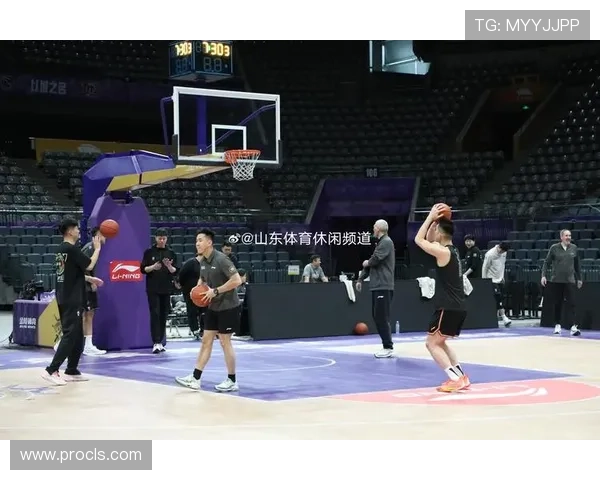 男篮踩场备战日本全队士气高涨